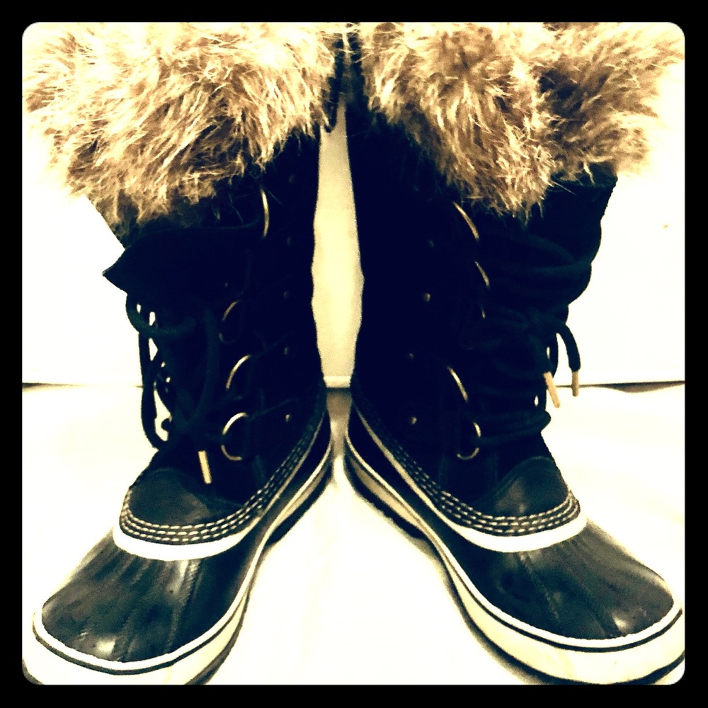 Sorel Mint Condition Boots!! A perfect winter staple!